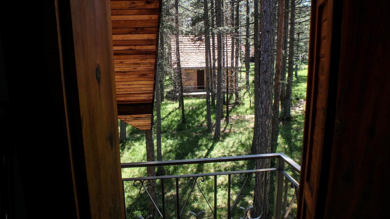 Rustic Home Tara Kaludjerske Bare Exterior photo